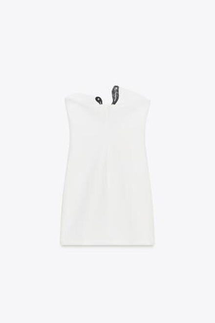 ZARA КОРОТКОЕ ПЛАТЬЕ С УКРАШЕНИЕМ, БЕЛЫЙ