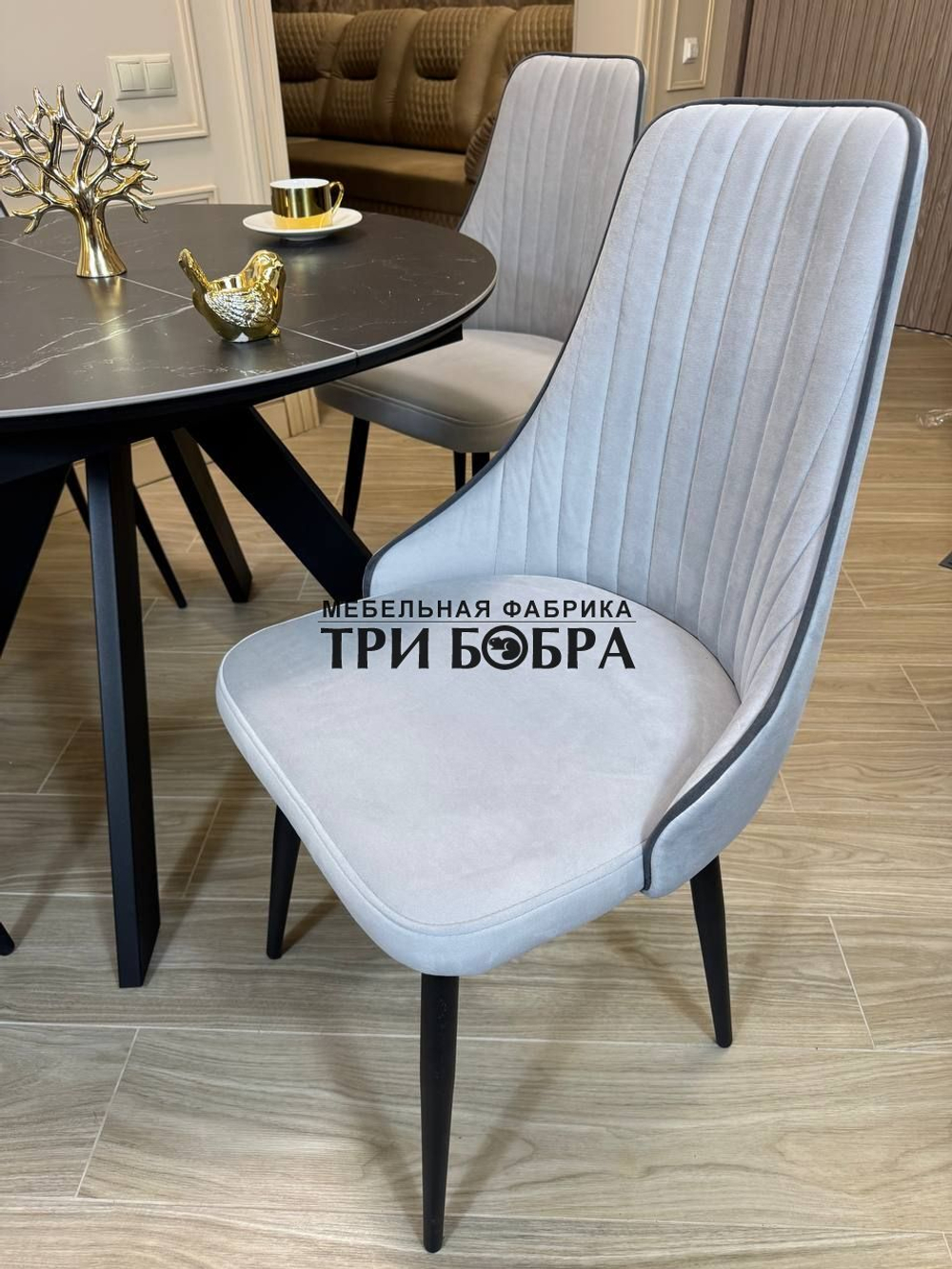 Круглый раздвижной стол "Бонжур", керамогранит, черный мрамор и стулья "Сорренто"