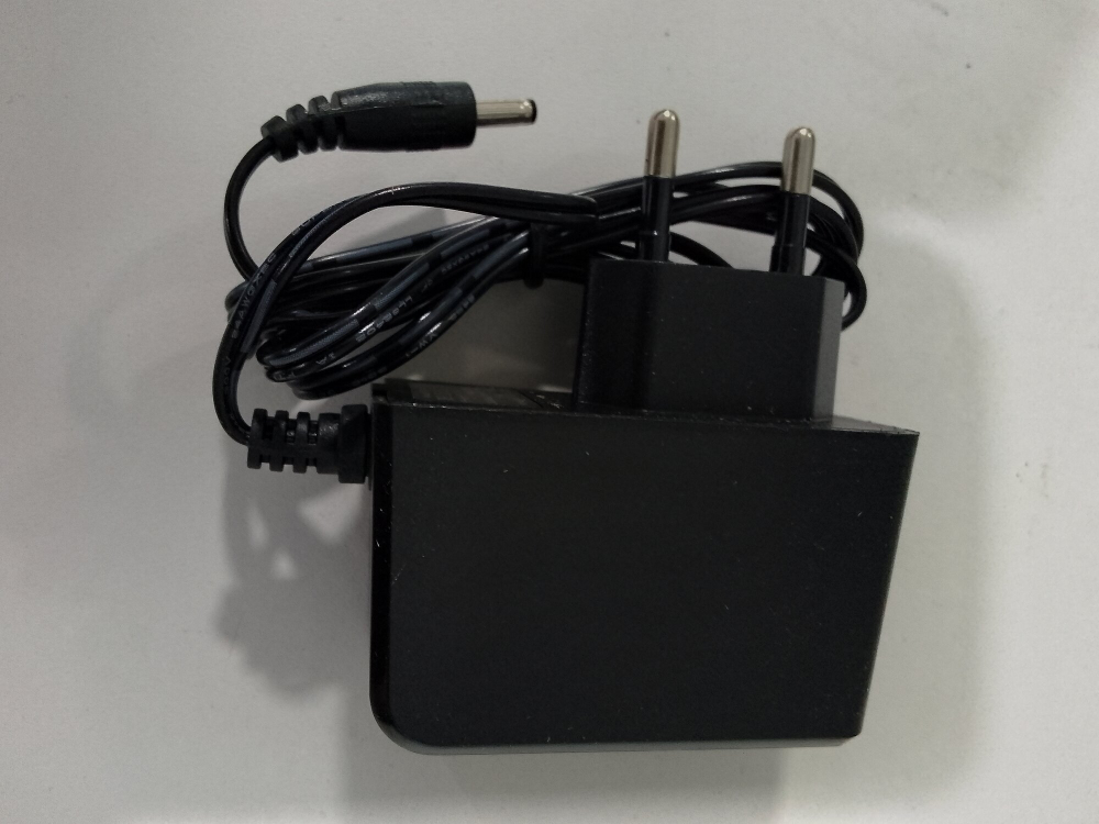 Блок питания  Live Power LP-186 5V/2A штекер 3,5 х 1,35