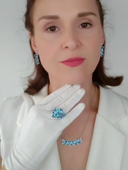 Кольцо коктейльное Мираж с голубыми кубиками Swarovski