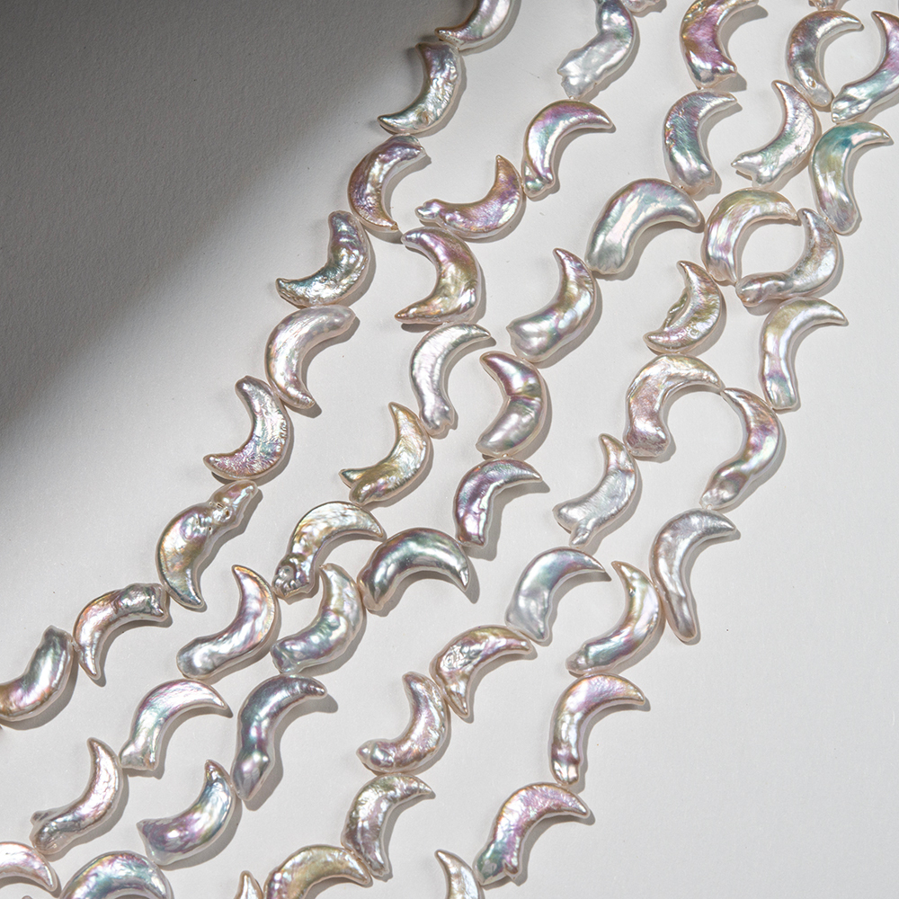 Жемчуг культивированный в форме лунниц, 18-21мм, белый