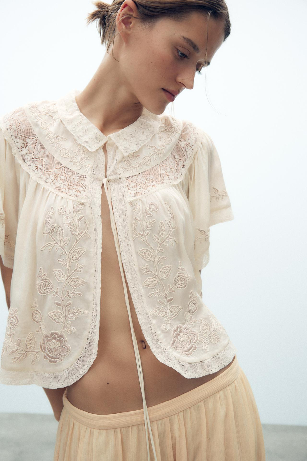ZARA ТОП В РОМАНТИЧЕСКОМ СТИЛЕ С ВЫШИВКОЙ, ЭКРЮ