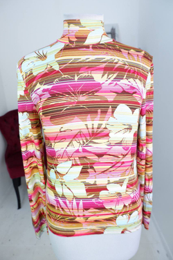 Водолазка с ярким принтом, визуально 44 размер