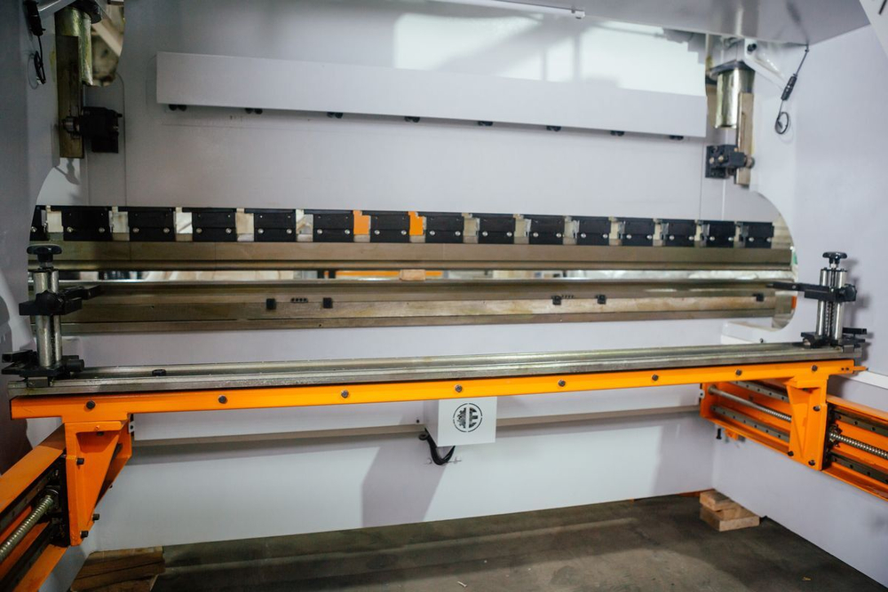 Гидравлический листогибочный пресс Ermaksan Power Bend Pro 2600-100