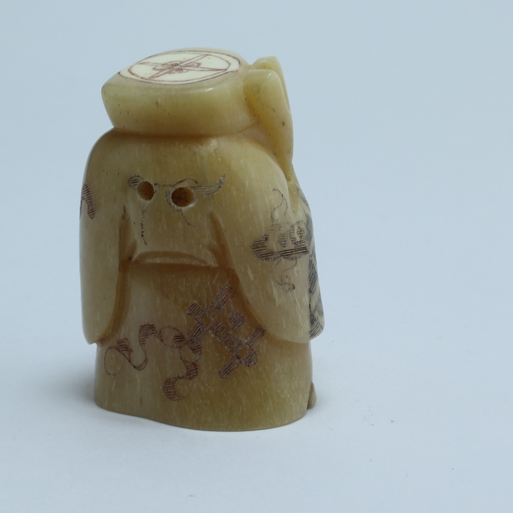 Нэцкэ Дзюродзин с посохом и иероглифом счастья и благополучия