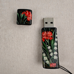 Флешка USB в футляре с ручной росписью "Ландыши и гвоздики"