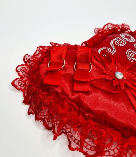 Подушечка для колец в виде сердца