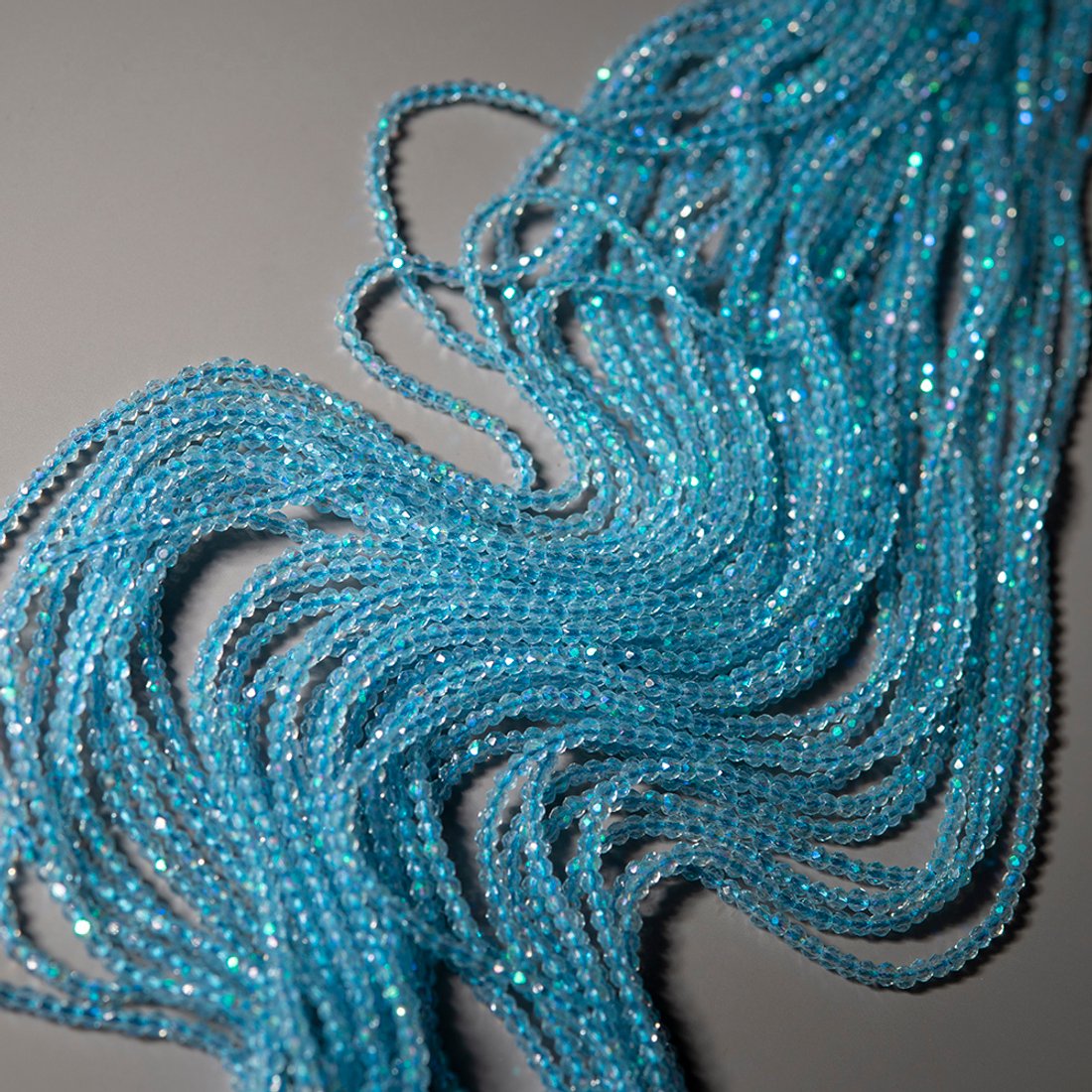 Голубая шпинель синтетическая с эффектом иризации, 2мм, шар, микроогранка