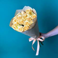 Flower bouquet of 17 Russian creamy roses