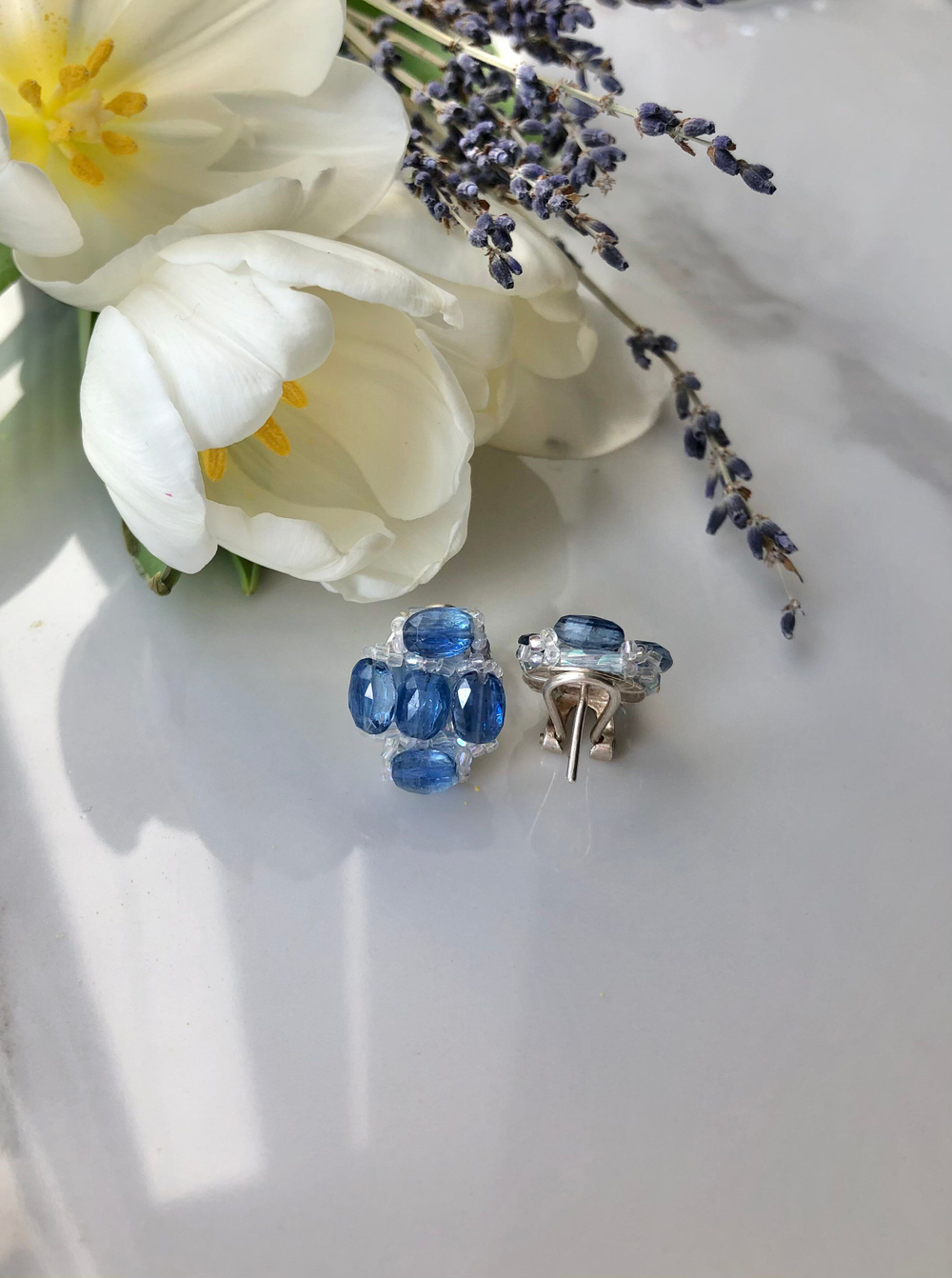 Серьги ручной работы из бисера и камня Кианит