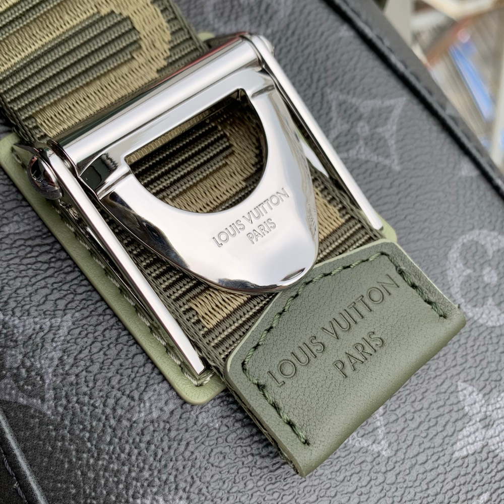 Louis Vuitton Courrier Messenger