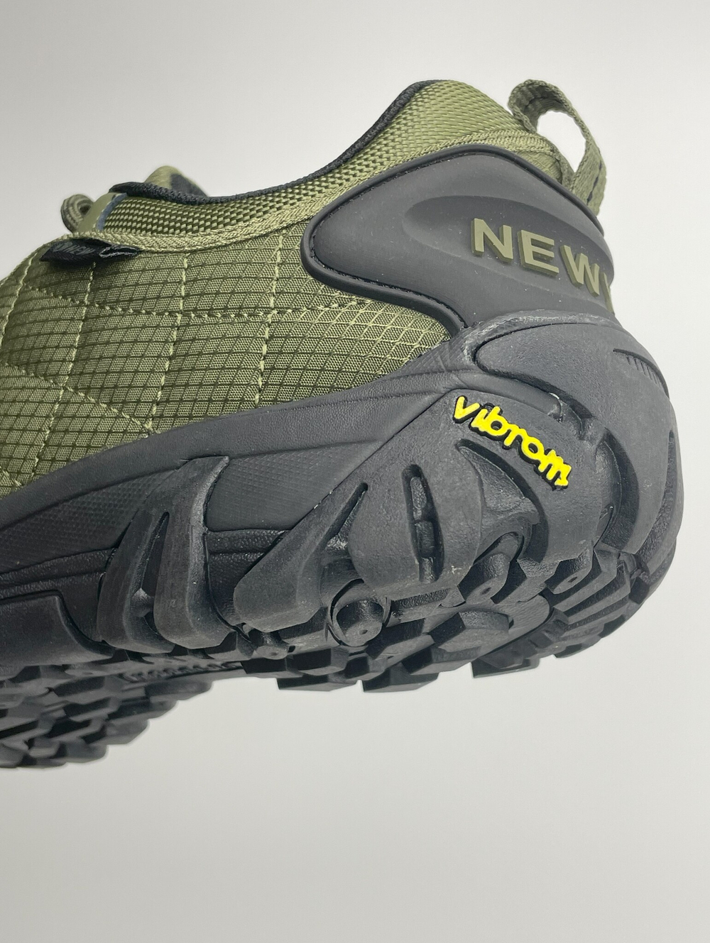 Кроссовки New Yike с подошвой Vibram