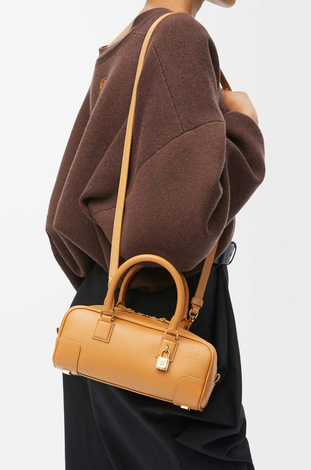Loewe Укороченная сумка Amazona 23 из телячьей кожи наппа, рыжевато-коричневый