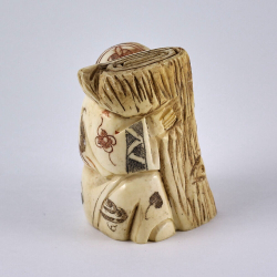 Нэцкэ Мальчик Карако с бревном