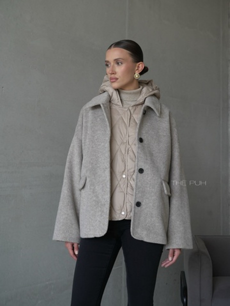 Бежевое пальто-пиджак с утепленным жилетом