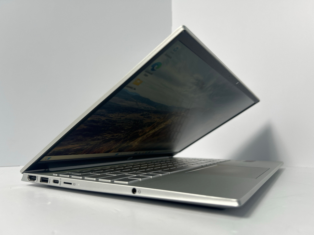 Ноутбук HP Pavilion 15 (eh1042ur) 15.6"/AMD Ryzen 5 5500U/RAM 16 GB/SSD 1024 GB/AMD Radeon Graphics/1920x1080/IPS/Windows 11/Подсветка кл-ры: LED/Серебристый. Состояние: B2