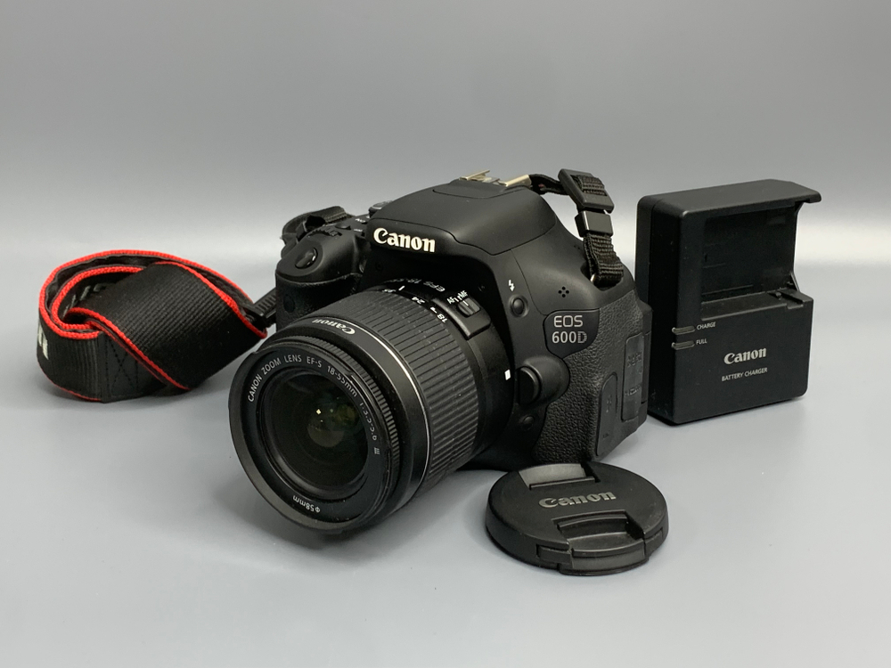 Canon EOS 600D kit 18-55mm 7000 кадров