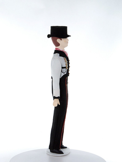 Кукла фарфоровая коллекционная в национальном мужском костюме. Норвежец