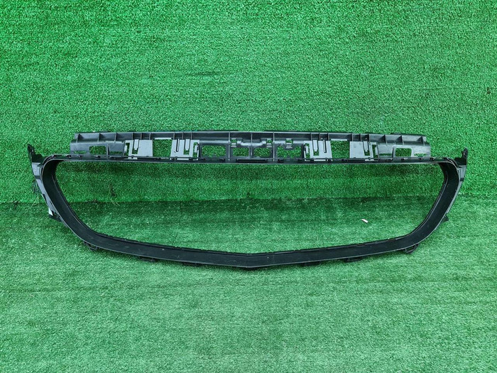 Кронштейн решетки радиатора Mercedes E C238 16-21