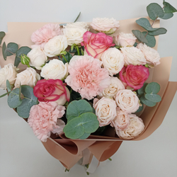 Букет роз и диантусов Елена