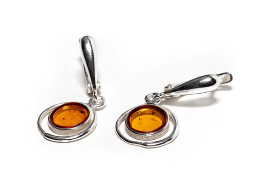 Серьги с натуральным янтарем коньячного цвета