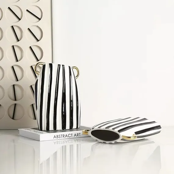 Ваза Vertical line vase A