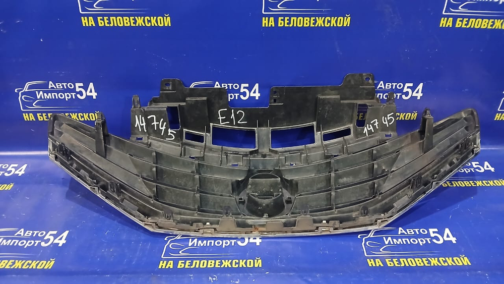 Решетка радиатора NISSAN NOTE 2012-2016