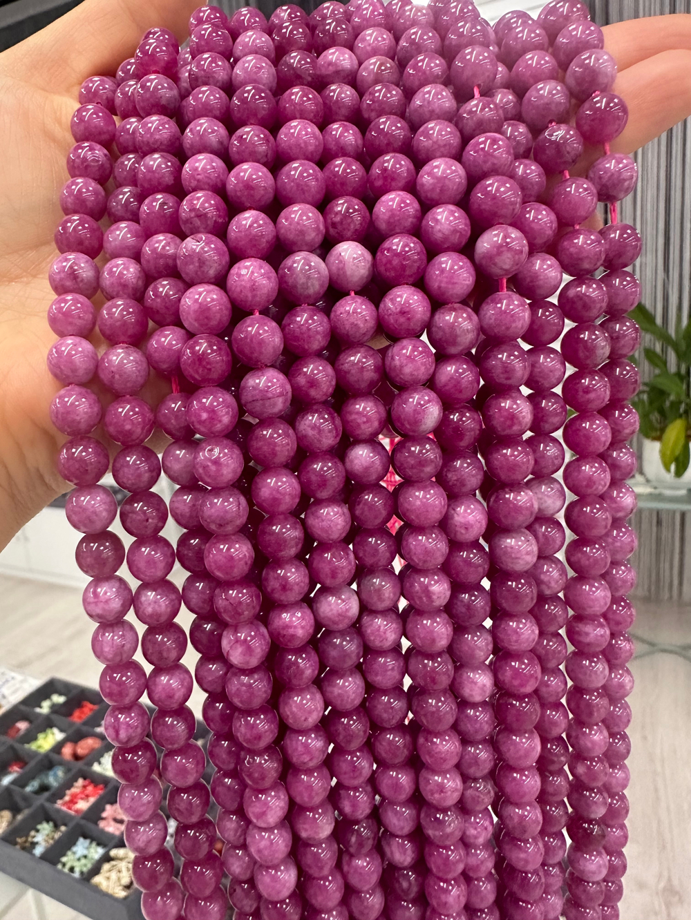 Нить бусин из тонированного кварца 8мм, гладкие