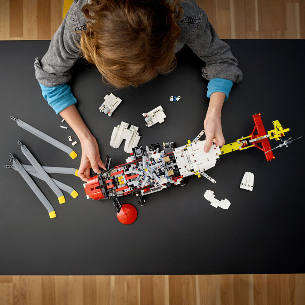Конструктор LEGO Technic 42145 Спасательный вертолет Airbus H175