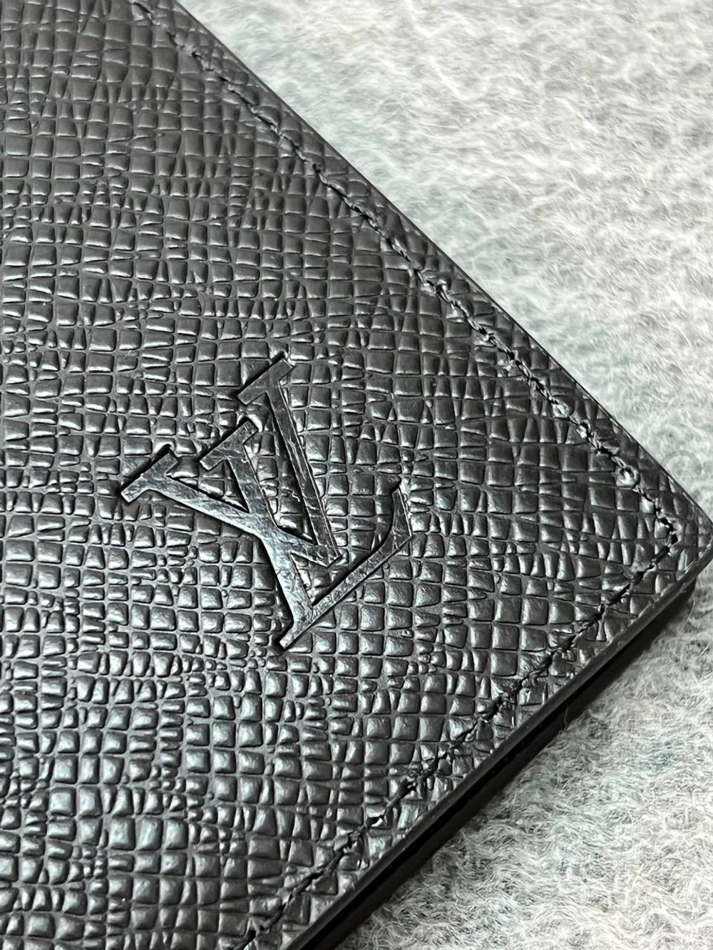 Обложка для паспорта Louis Vuitton Taiga