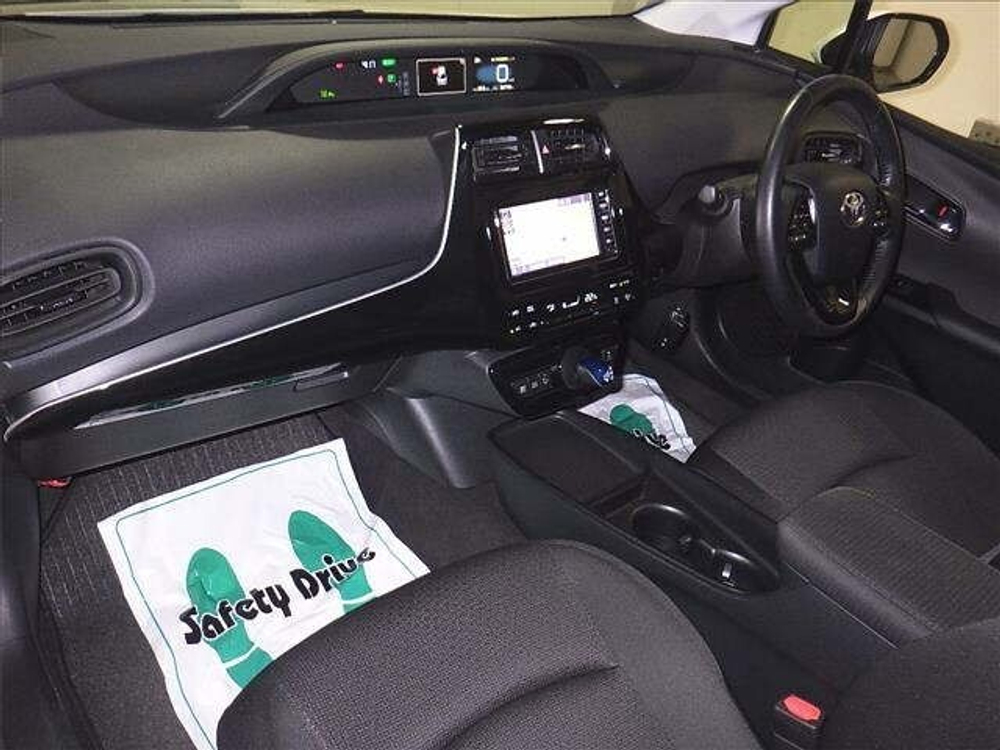 TOYOTA Prius ZVW50 2020г.