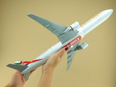 Модель самолета Boeing 777-300ER (М1:144, Emirates)