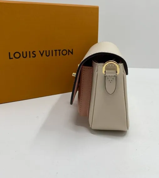 Сумка Louis Vuitton Lockme Tender белый