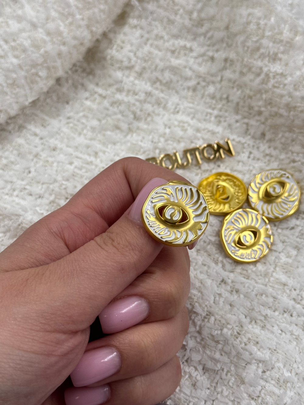 Пуговицы матовое золото "Глаза" с белой эмалью Скиап.