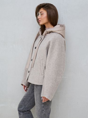 Шерстяная куртка с капюшоном в цвете капучино