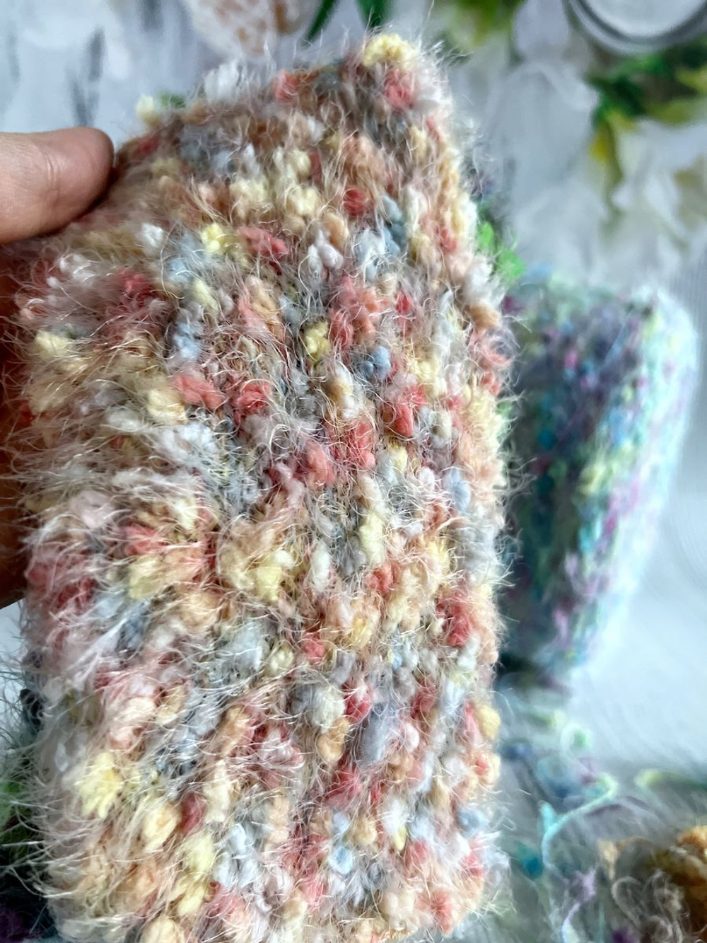 Пряжа  декоративная с ворсом и шишибриками