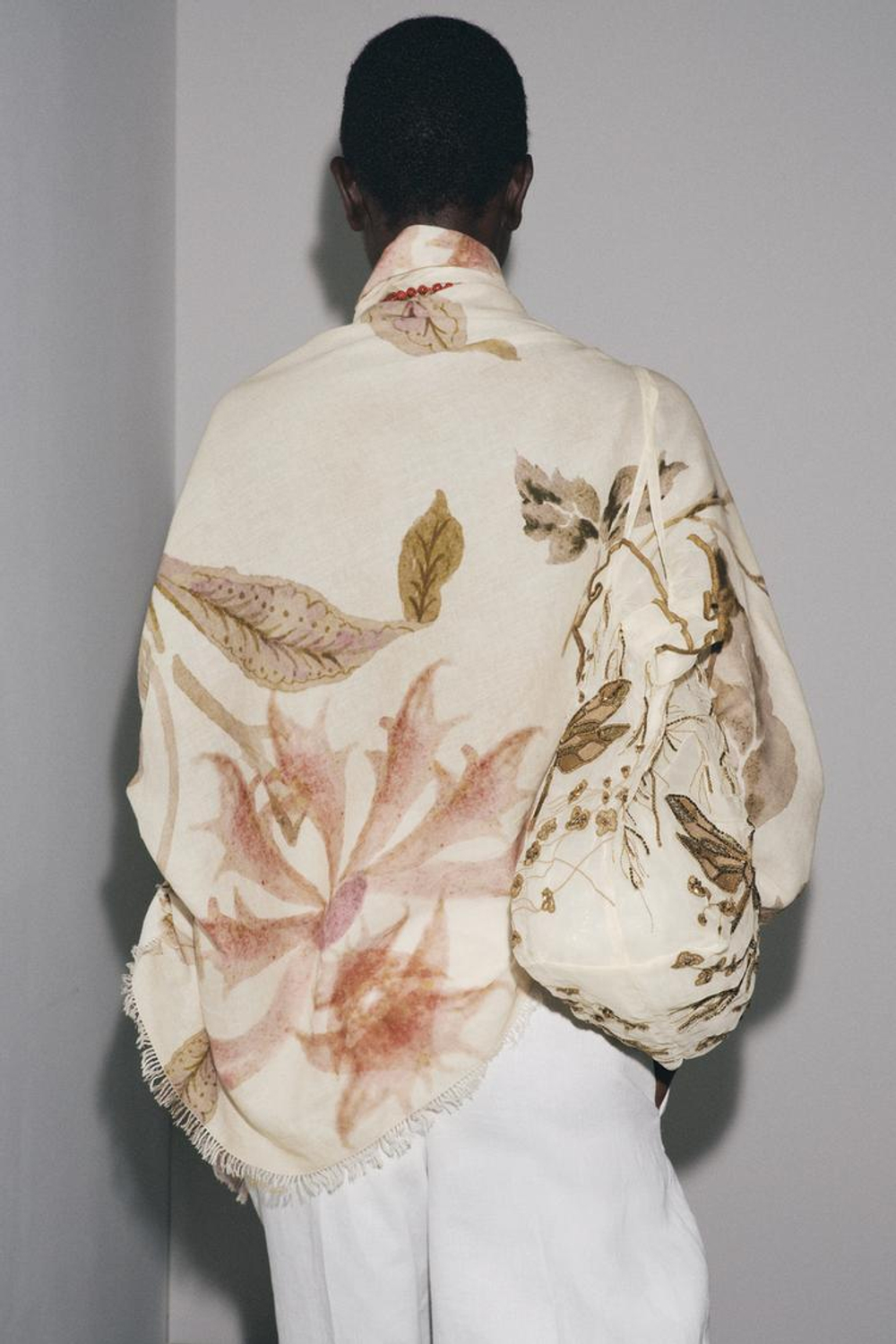 ZARA ХЛОПКОВЫЙ ПЛАТОК С ПРИНТОМ «ПИОНЫ», ПЕСОЧНЫЙ