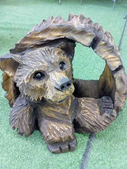 Медведь в бревне