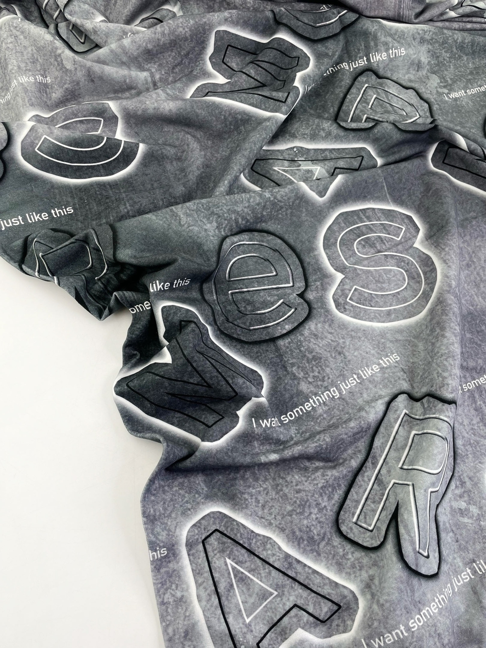 БУКВЫ НА СЕРОМ - Футер 2х нитка с лайкрой, компакт пенье (ДЖ49 Маша)