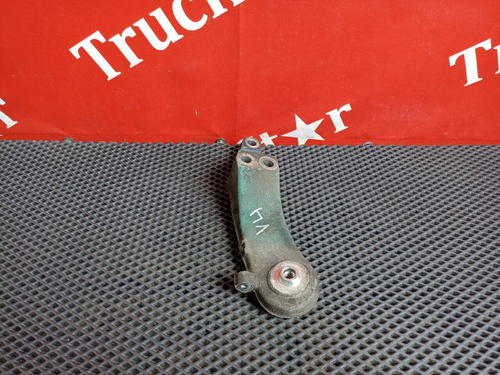 Кронштейн  двигателя передний левый