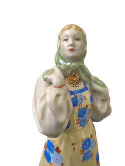 Фарфоровая статуэтка "Плясунья Маша" (Дулёво)