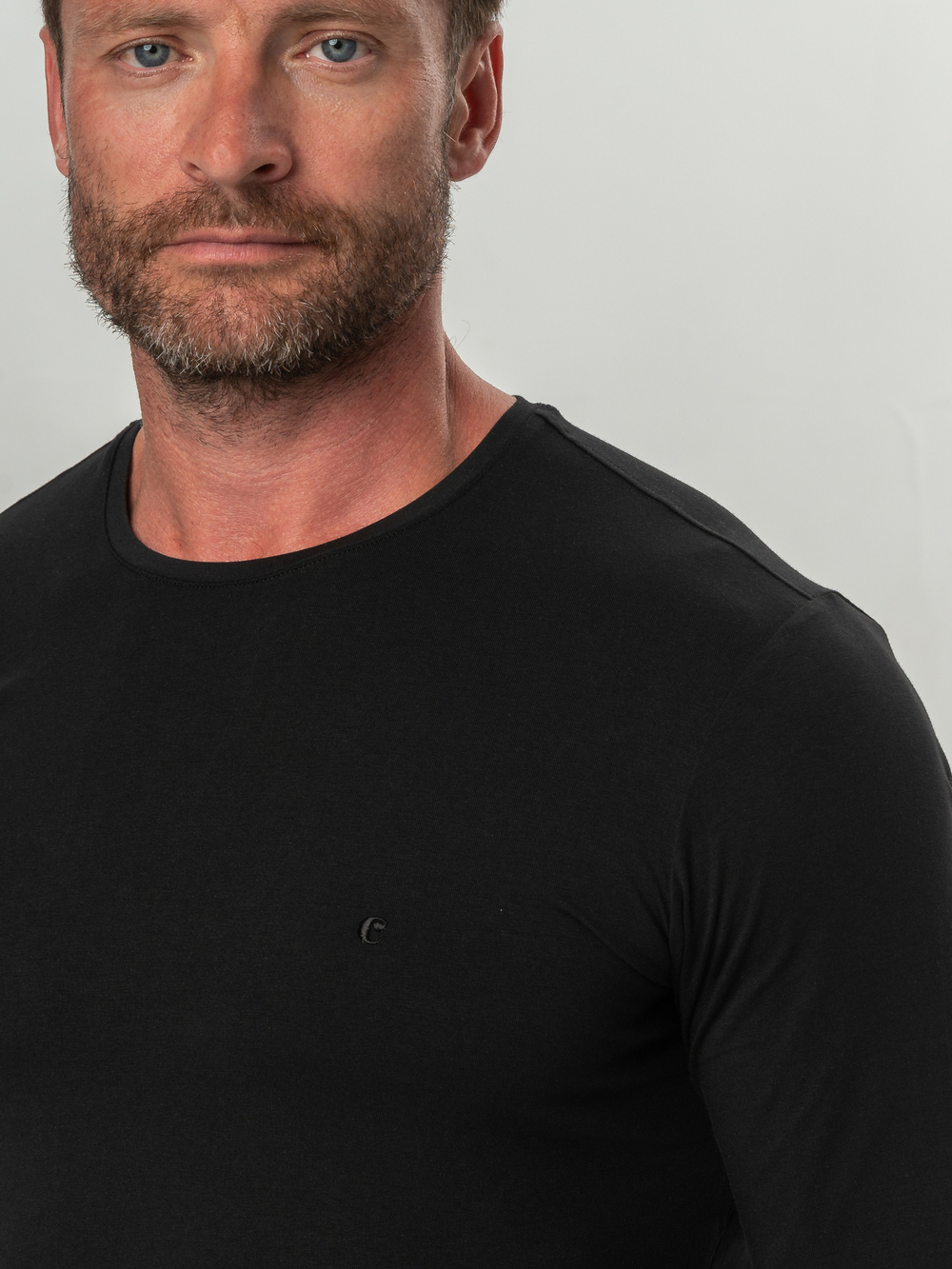 Футболка мужская с круглым вырезом черный