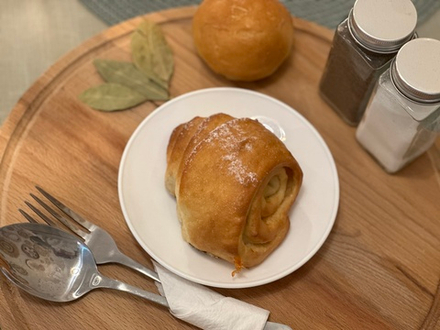 Булочка с изюмом