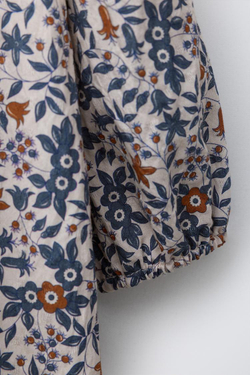 ZARA ПЛАТЬЕ С ЦВЕТОЧНЫМ ПРИНТОМ И КРУЖЕВОМ, СЕРО-СИНИЙ