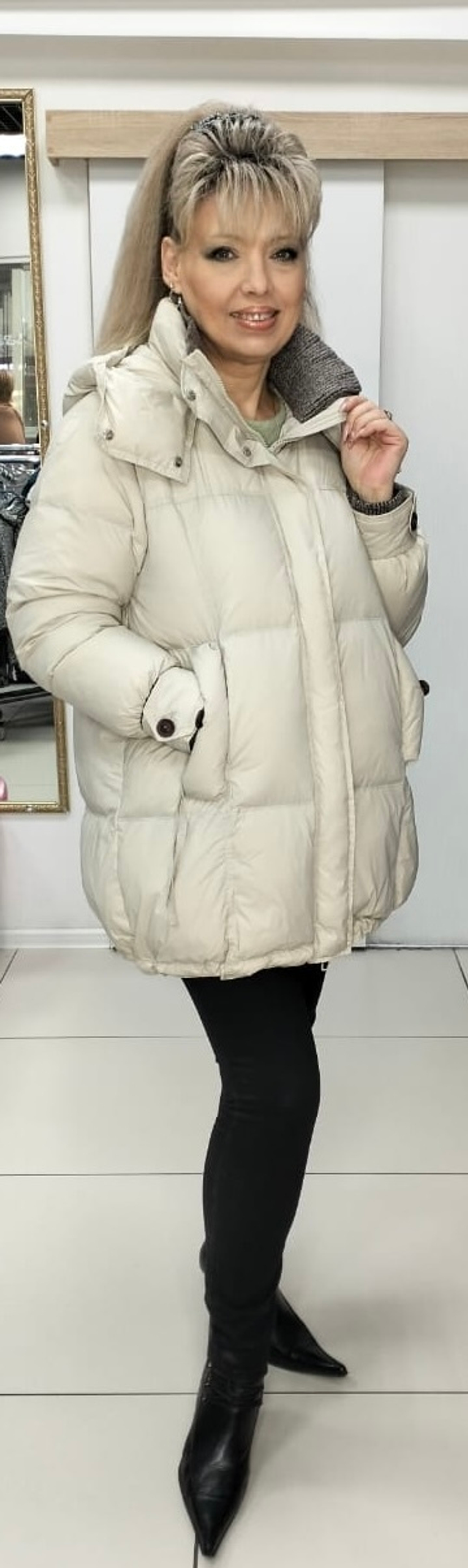 Модная cтеганная куртка-пуховик в молочном цвете