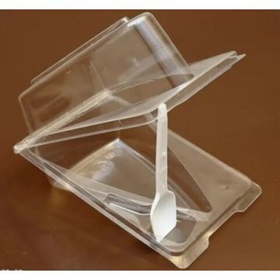 Пластиковый контейнер под кусочек торта с ложечкой 150х105х90.