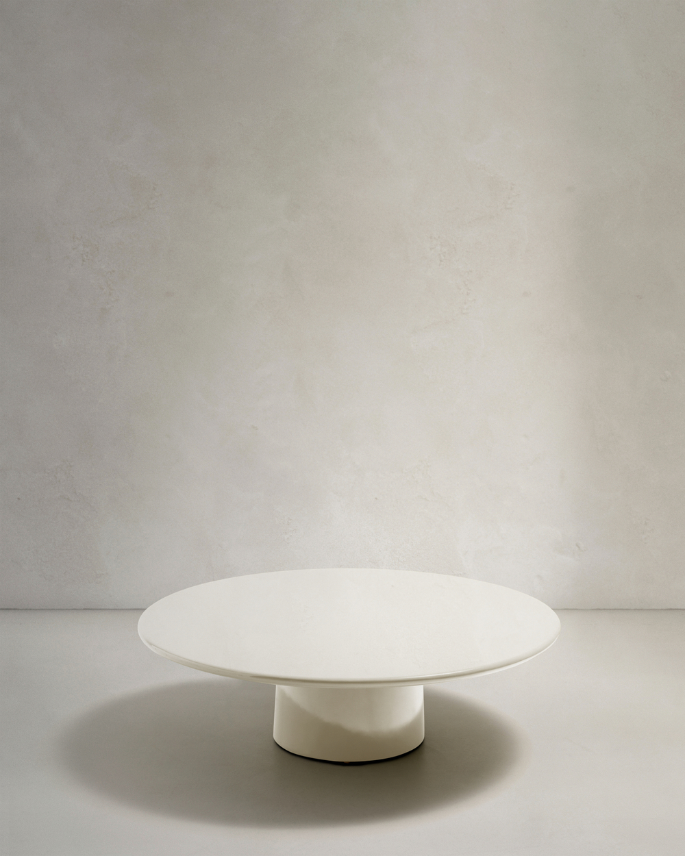 Журнальный столик Albanella из цемента с глянцевой белой отделкой Ø110 см
