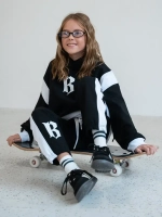 Спортивный костюм для девочки в школу