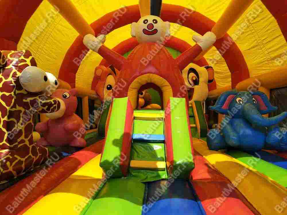Надувной батут "Зверята с крышей" 11*7*6 м