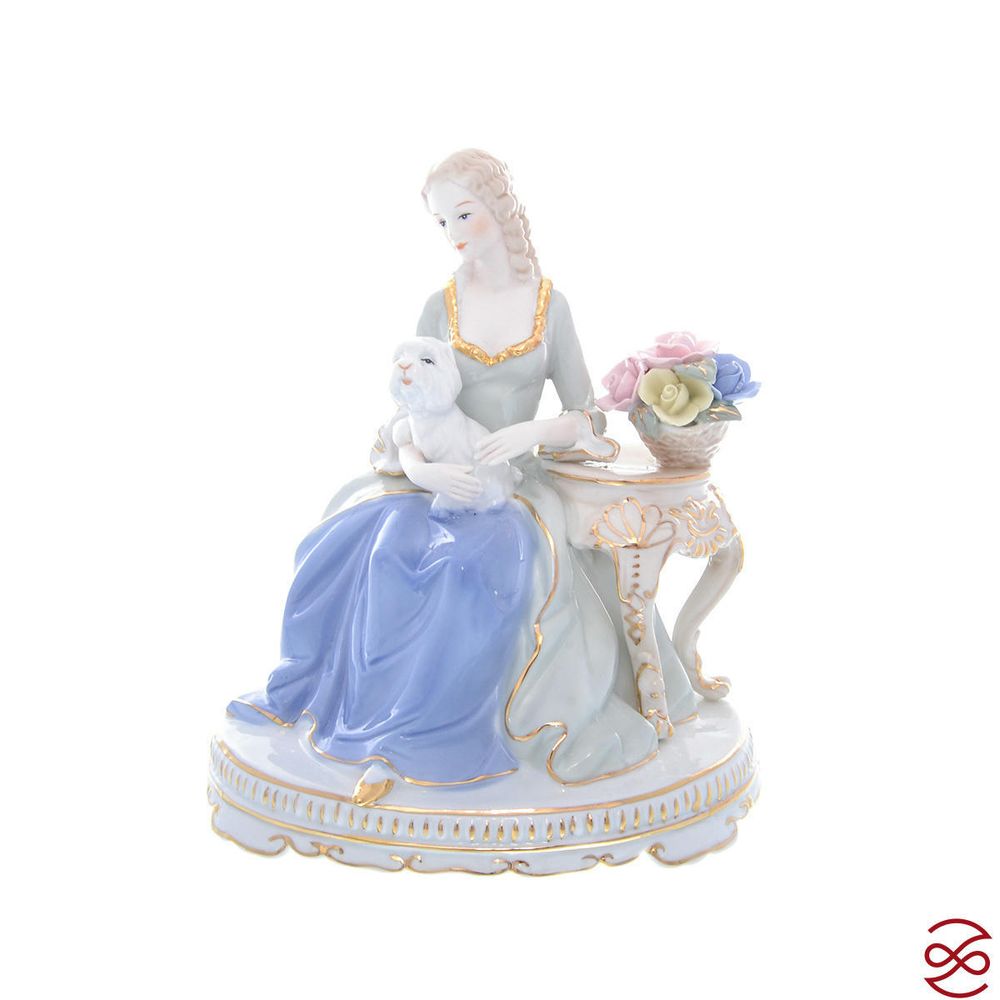 Статуэтка Royal Classics Девушка с собачкой 25 см